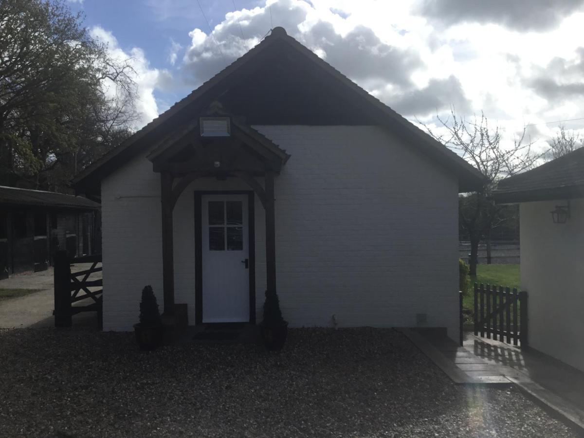 Cute Cottage 2024 Traveller Award Yateley Eksteriør bilde